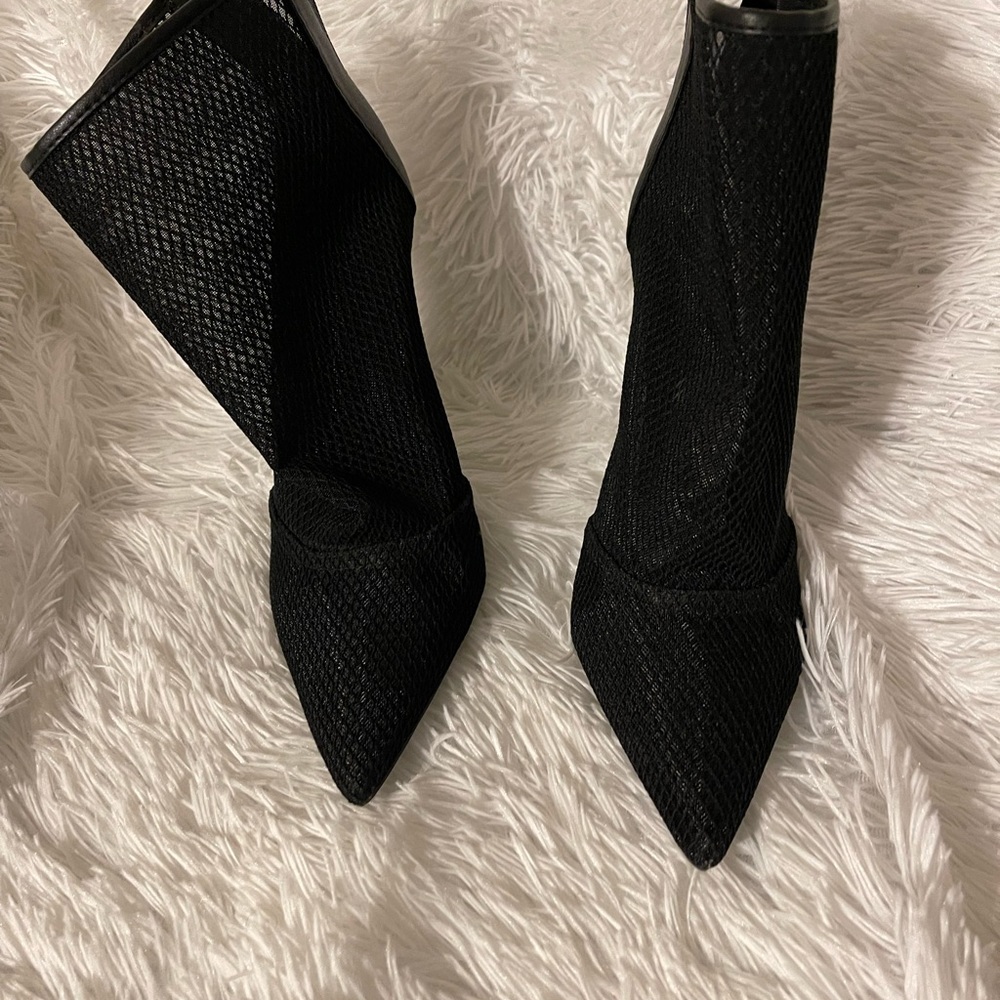 Cute Women’s black stiletto booties. 8.5 excellent condition.